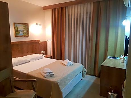 Standard Double or Twin Room with Garden View