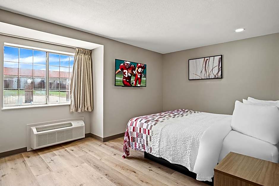 Red Roof Inn & Suites Euless - DFW Airport Southwest