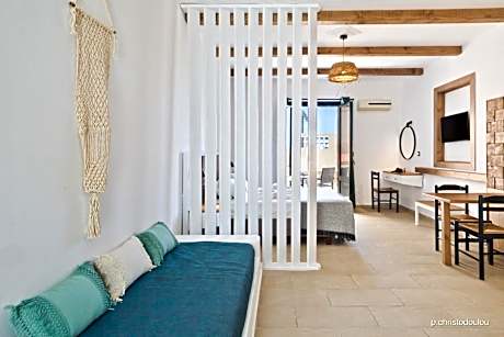 Double Room with Balcony and Sea View