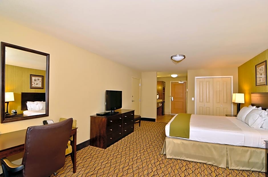 Holiday Inn Express Hotel And Suites Williston