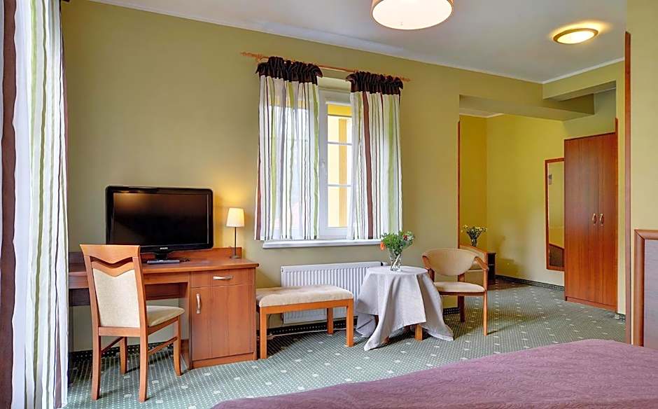 Hotel Belweder - przy hotelu Golebiewski