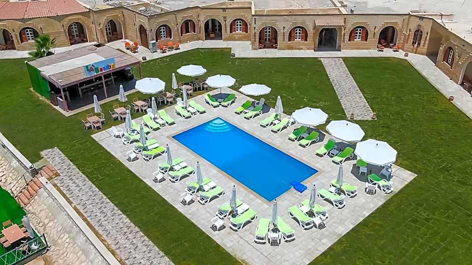 Golden Lake Marina Hotel