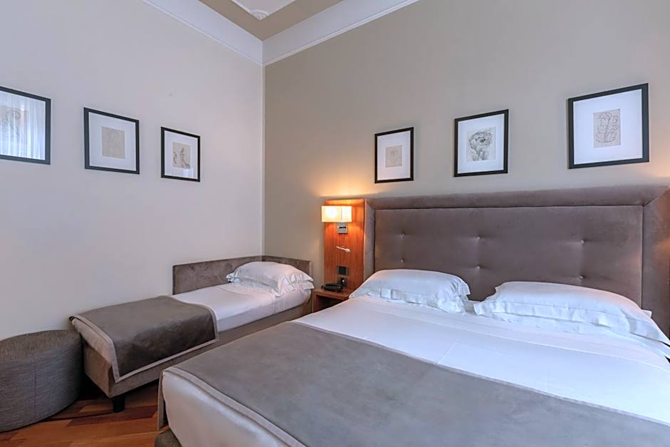 Hotel Embassy