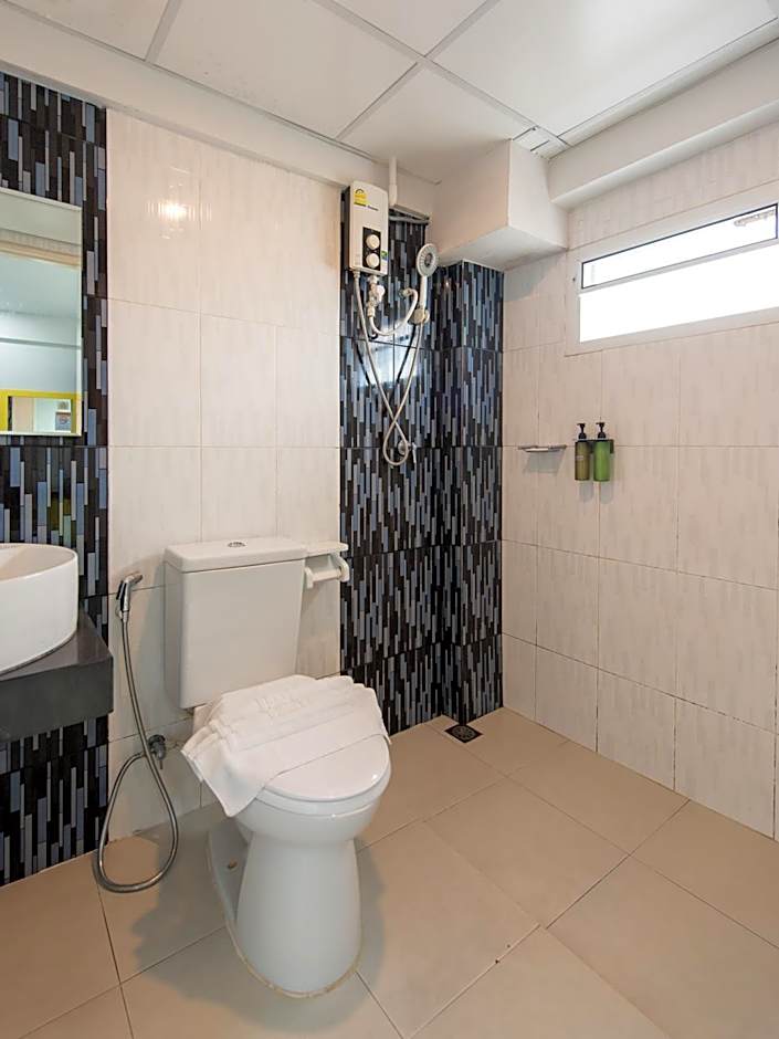 Riski Residence Bangbuathong