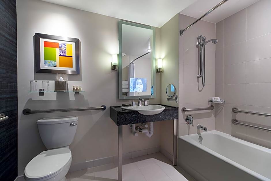 Renaissance by Marriott Schaumburg Convention Center Hotel