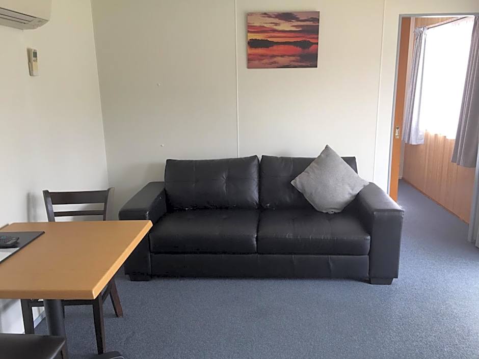 Regatta Point Tavern & Holiday Villas