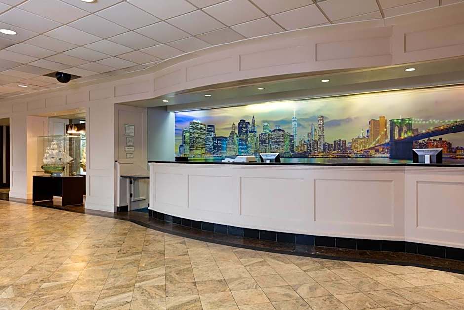 La Quinta Inn & Suites by Wyndham Secaucus Meadowlands