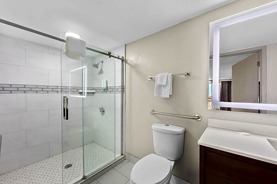Clarion Inn & Suites near the Leconte Center Pigeon Forge
