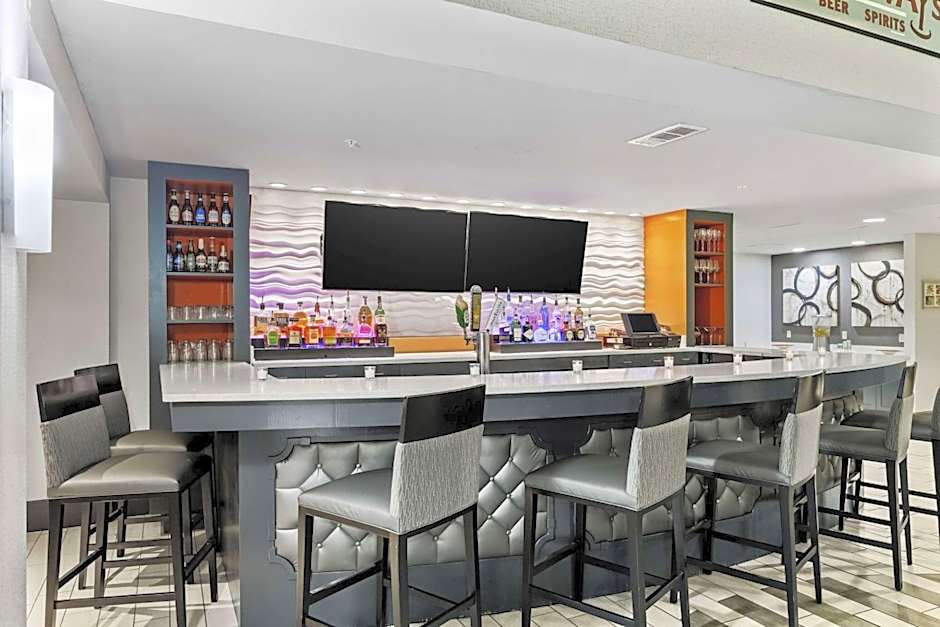 DoubleTree Suites by Hilton Hotel Huntsville South