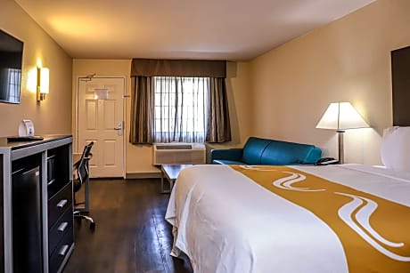 1 Queen Bed, Suite, Nonsmoking