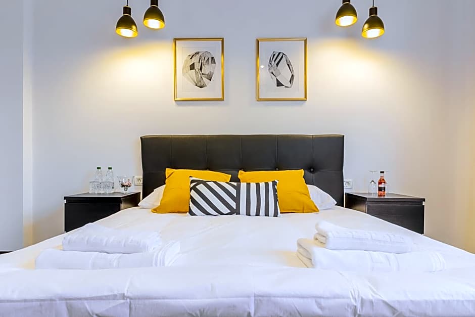 CHÂTEAU: Upscale Suites in Bucharest's Historical Center!