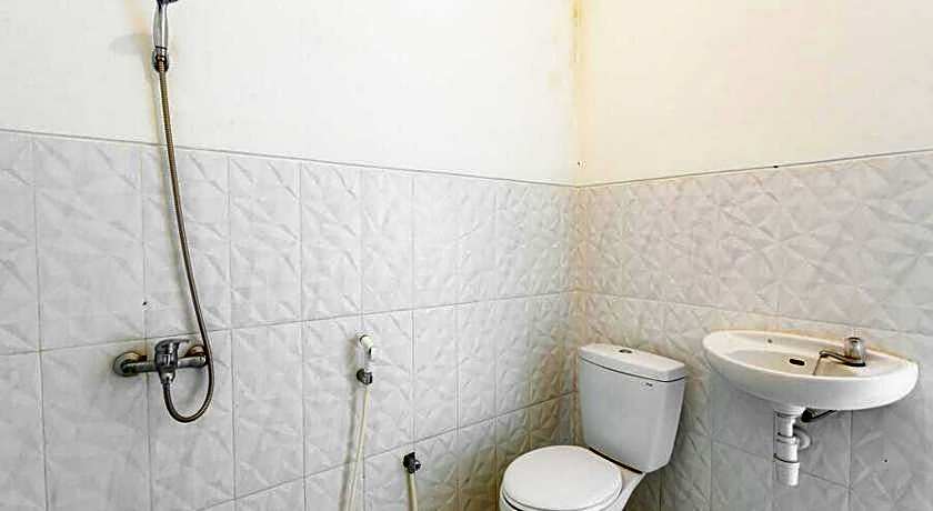 RedDoorz near Grojogan Sewu Tawangmangu