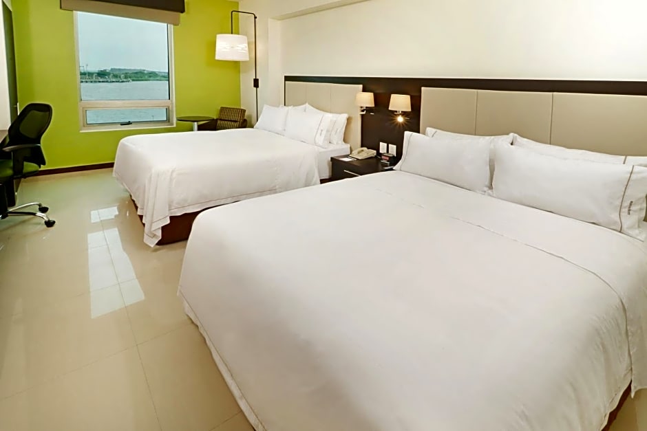 Holiday Inn Express TUXPAN