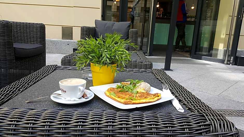 Aparthotel Pawia Deluxe- 10 min to center, self check-in, optional breakfest, parking on the street