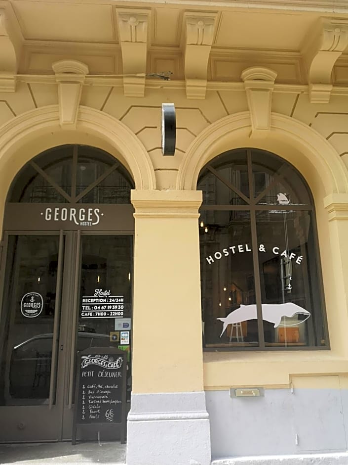 Georges Hostel & Café
