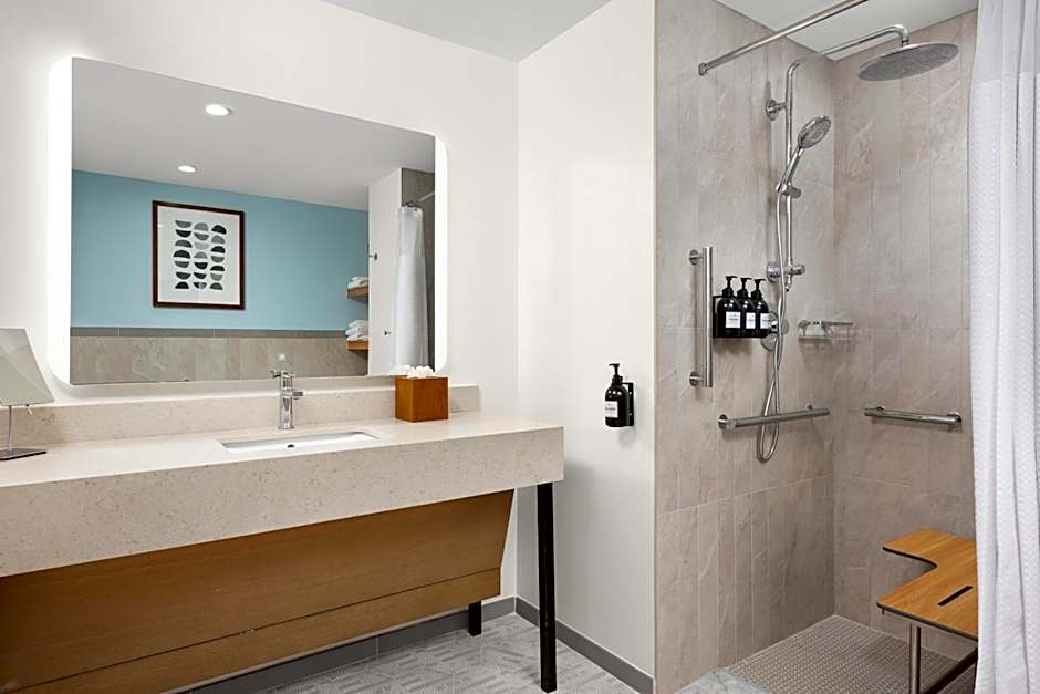 The Hiatus Clearwater Beach, Curio Collection by Hilton