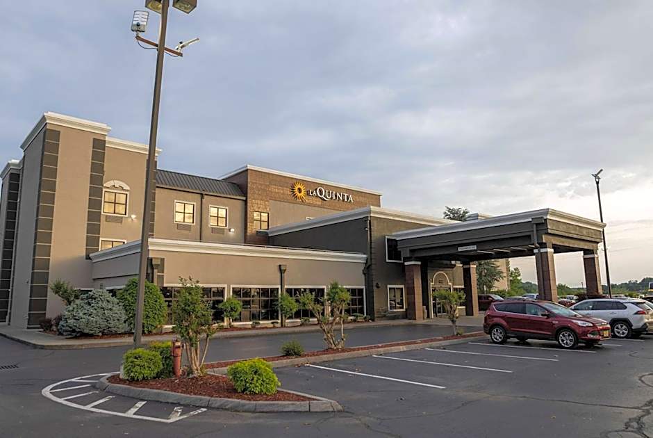 La Quinta Inn & Suites by Wyndham Knoxville East
