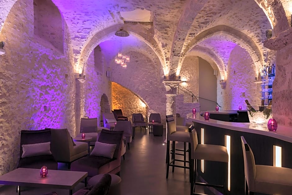Hotel Aux Vieux Remparts, The Originals Relais (Relais du Silence)