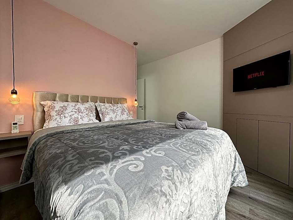 LA02- 2 Suítes +1Quarto | Jacuzzi | Churrasqueira