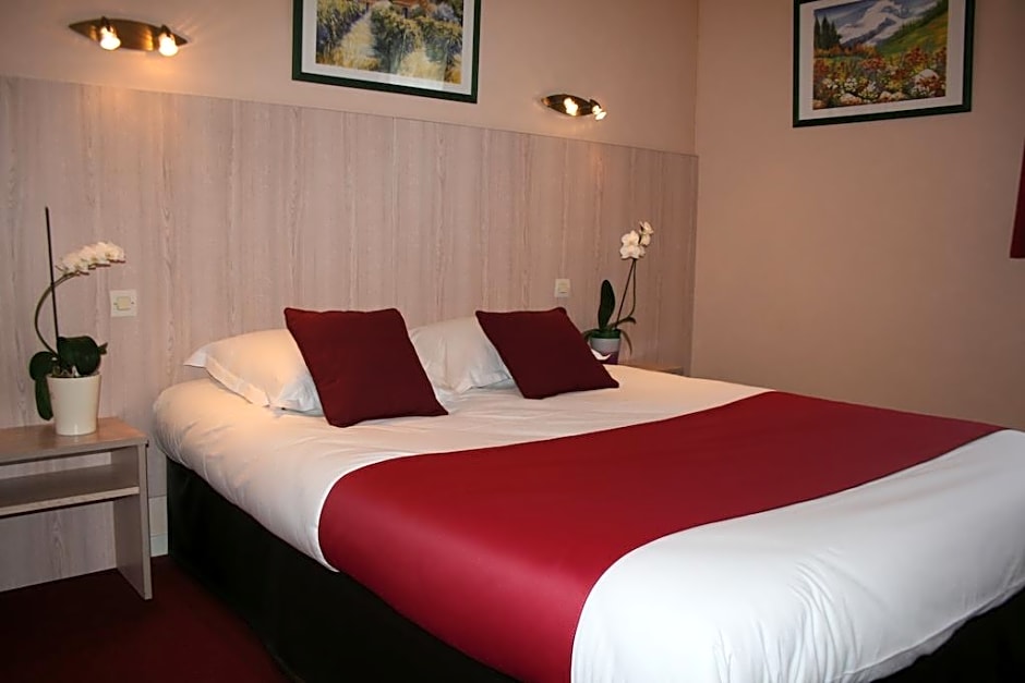 Hotel The Originals Bernay Acropole