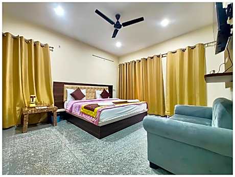 Goroomgo Moonlight Restaurant and Hotel Bhimtal