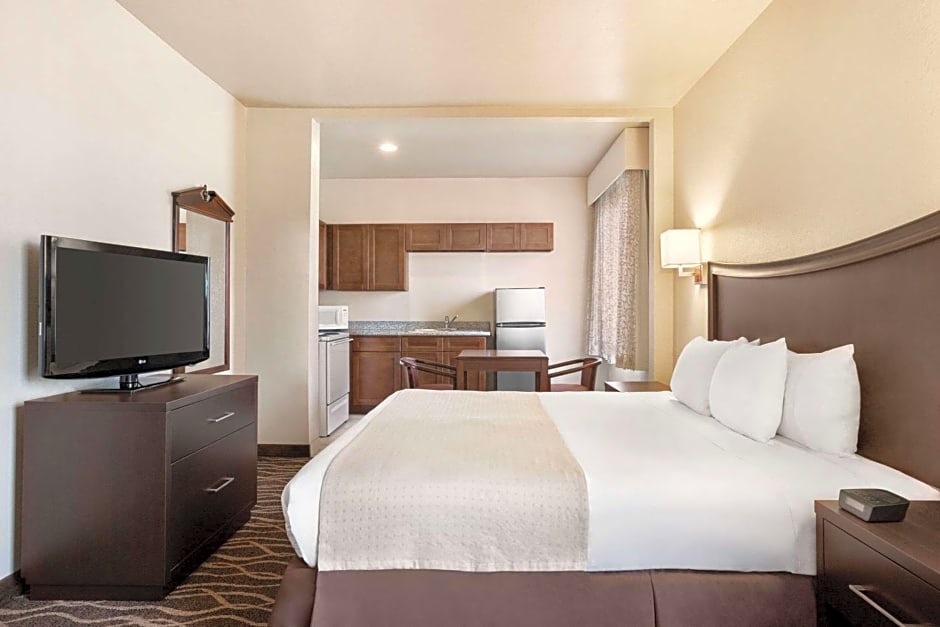 Baymont by Wyndham Clute