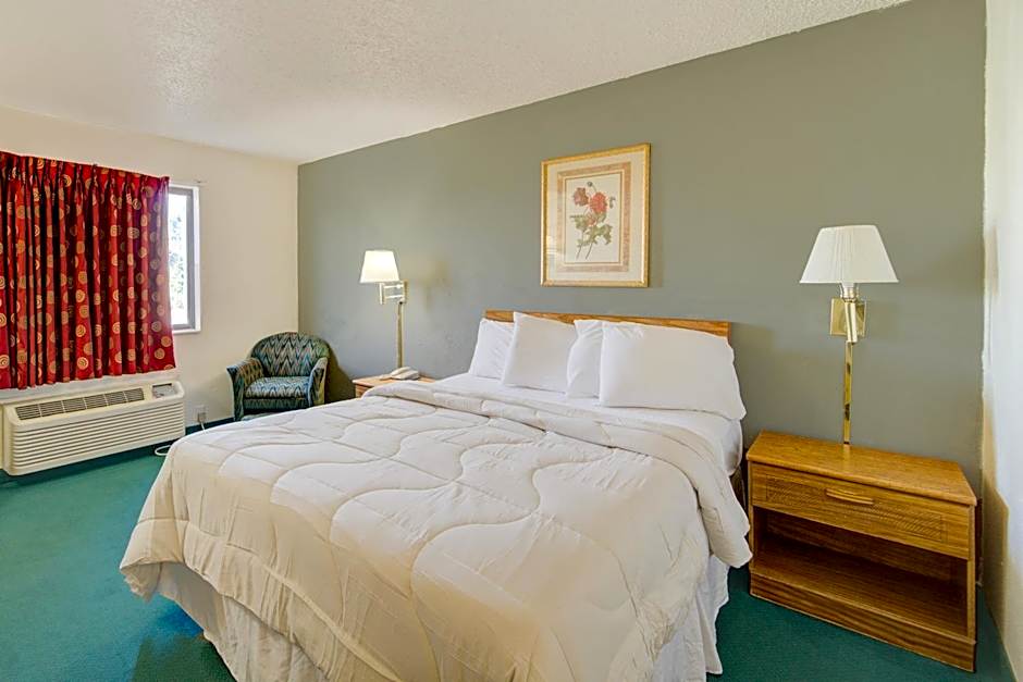 Capital O Amerihost Inn and Suites Mexico Hwy 54 MO