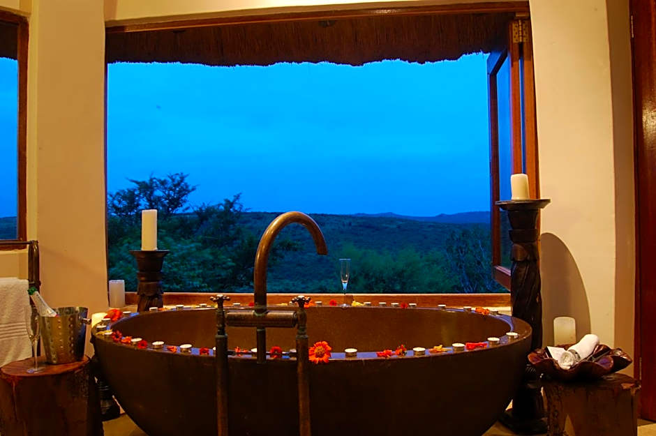 Umzolozolo Private Safari Lodge & Spa