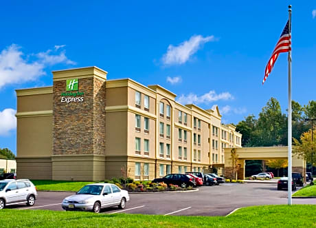 Holiday Inn Express & Suites West Long Branch - Eatontown By IHG