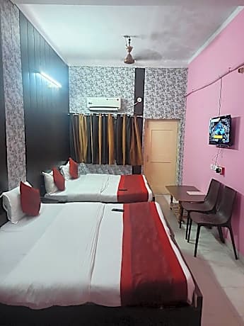 OYO 76238 Hotel Sooryoday