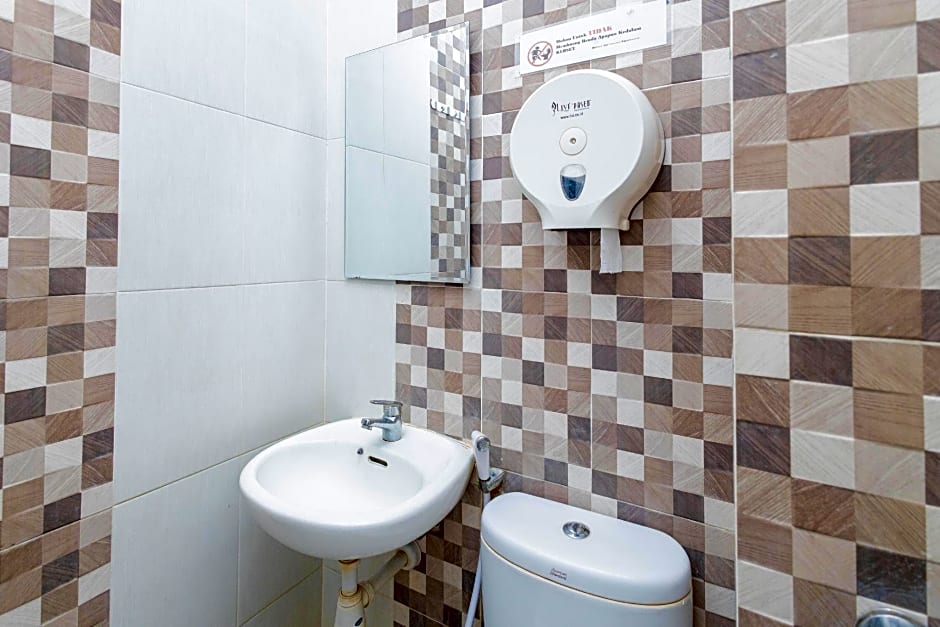 RedDoorz near Universitas Wijaya Kusuma Surabaya 2