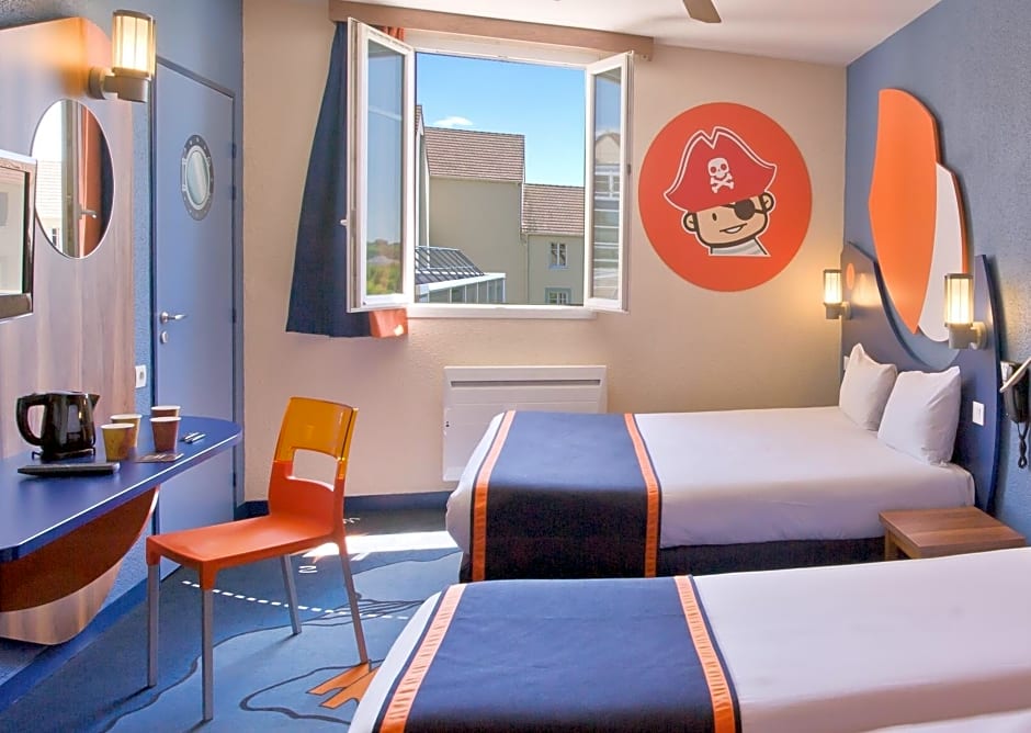 Explorers Hotel At Disneyland Paris