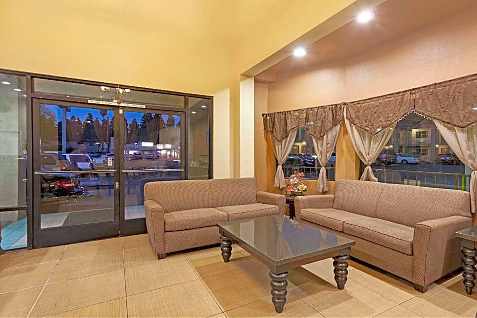 Travelodge by Wyndham Whittier