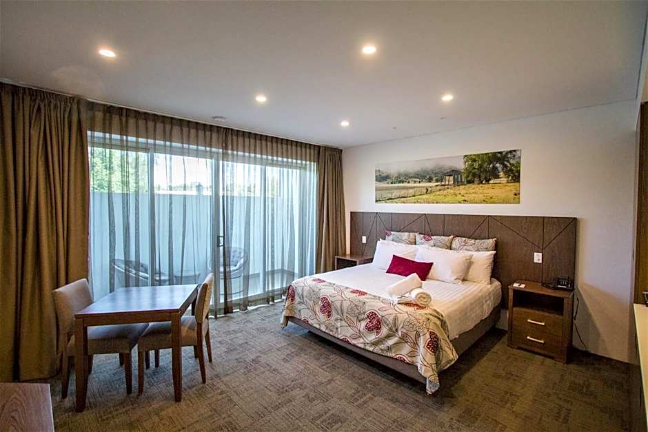 Young Federation Motor Inn and Services Club