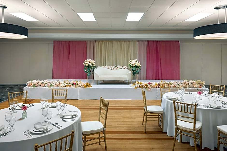 Four Points By Sheraton Edmonton South