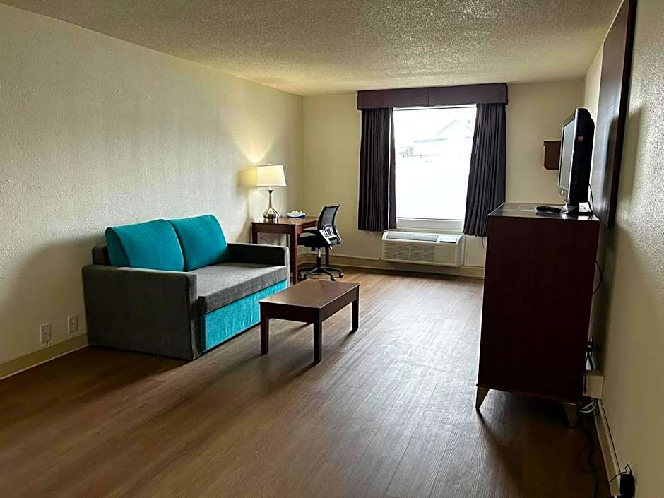 Econo Lodge Inn & Suites