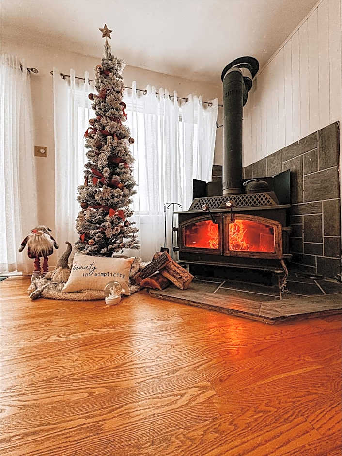 Lake retreat 5BR with SPA, watercraft and kids playground