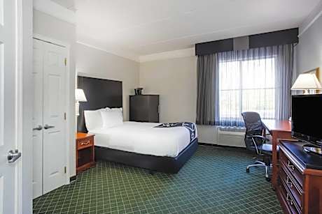 Full Size Bed - Disability Access
