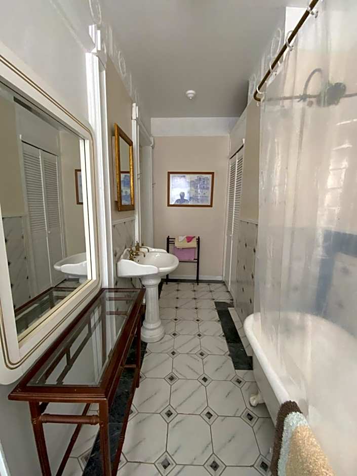 Fort Pl B&B and Gallery