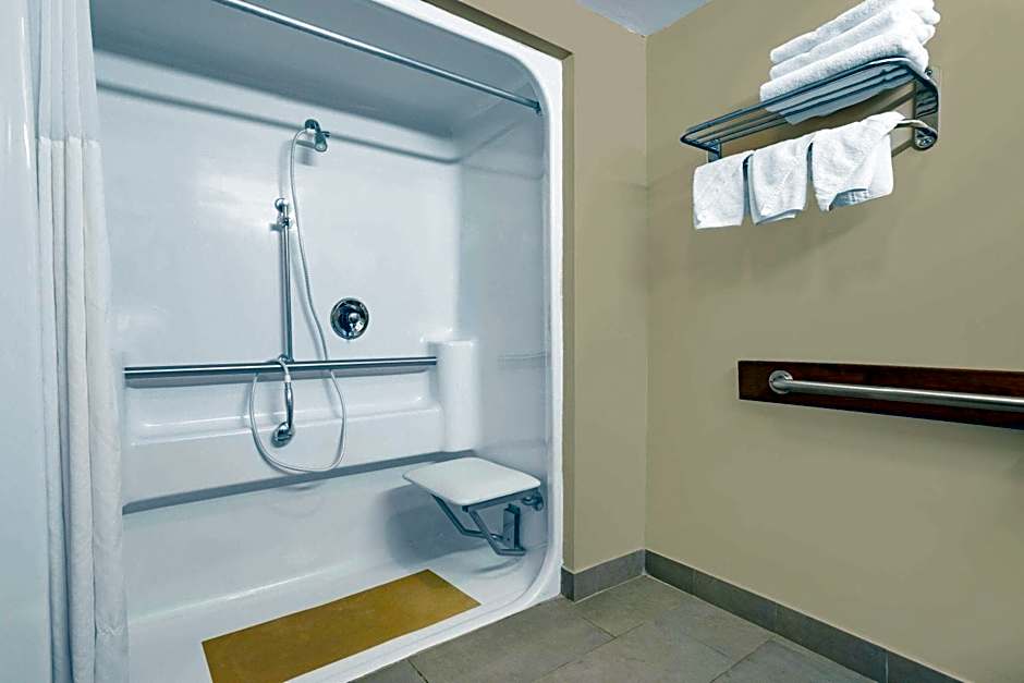 Ramada by Wyndham Hendersonville