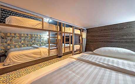 Single Bed in Mixed Dormitory Room