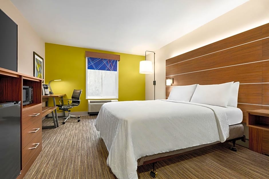 Holiday Inn Express & Suites Philadelphia - Mt. Laurel By IHG