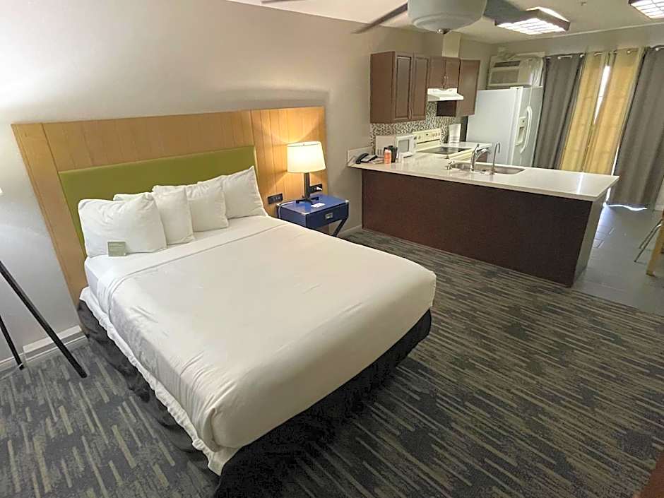 Country Inn & Suites by Radisson, Bakersfield, CA