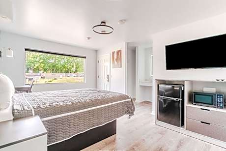 Standard Queen Room