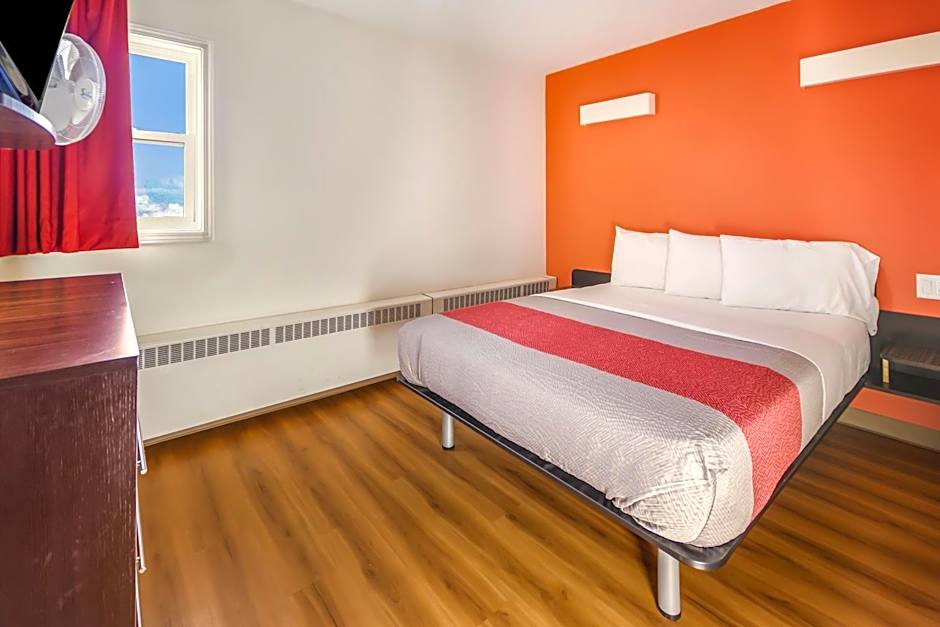 Motel 6-Lethbridge, AB