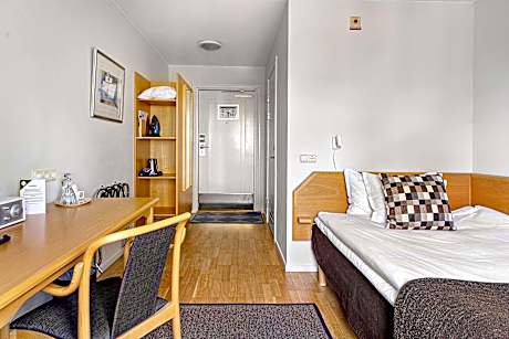 1 Double Bed Non-Smoking Economy Room Wi-Fi Full Breakfast