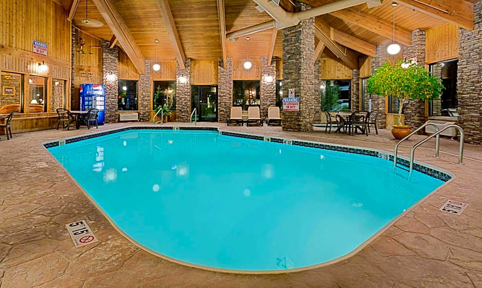 Pinedale Hotel & Suites