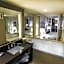 Hilton Niagara Falls-Fallsview Hotel - Suites