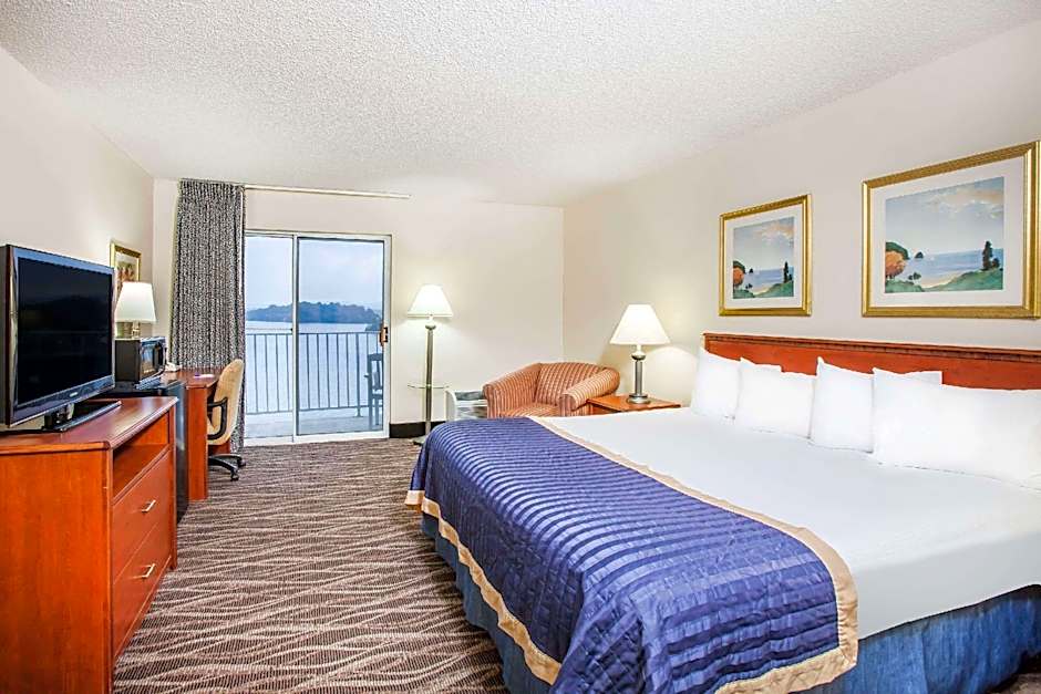 Baymont by Wyndham Hot Springs