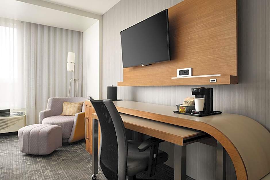 Courtyard by Marriott Erie Bayfront